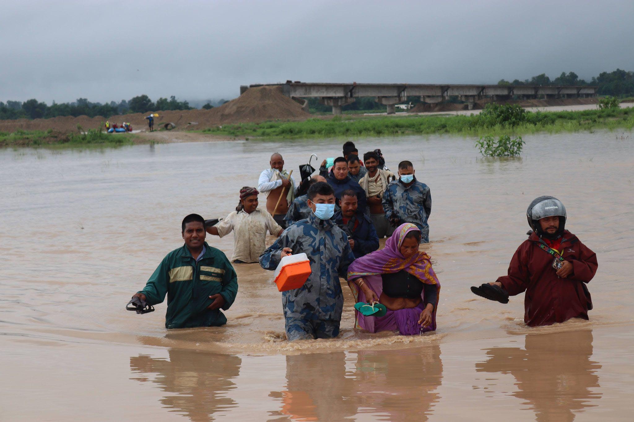 राप्ती नदीमा फसेका चारजनाको १२ घण्टापछि सकुशल उद्धार